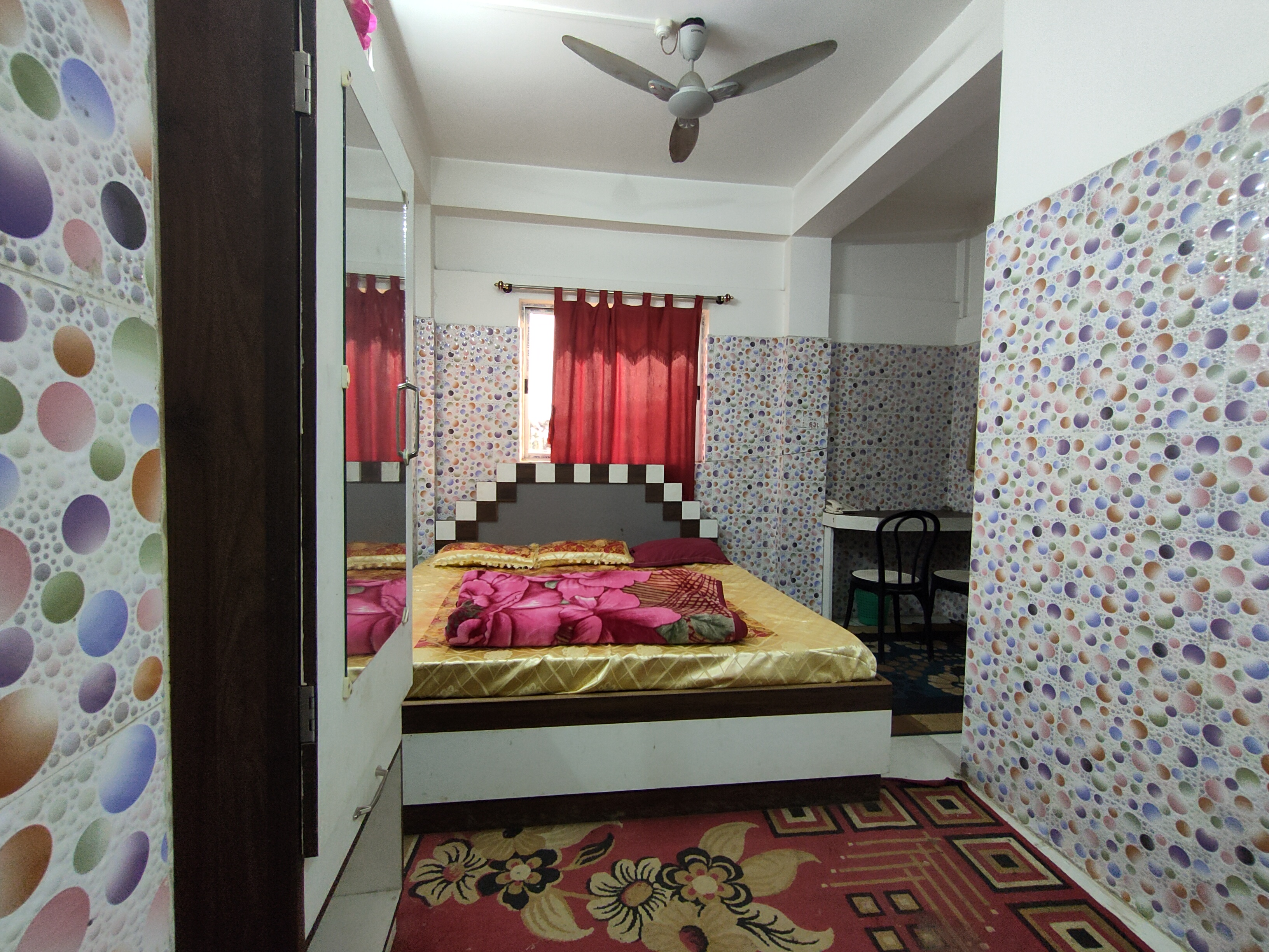 {{booking.room}}